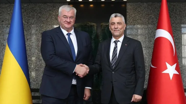Bakan Bolat, Ukrayna Dışişleri Bakanı Sybiha ile bir ortaya geldi 1 bakan bolat ukrayna disisleri bakani sybiha ile bir ortaya geldi LFdGJju7 jpg