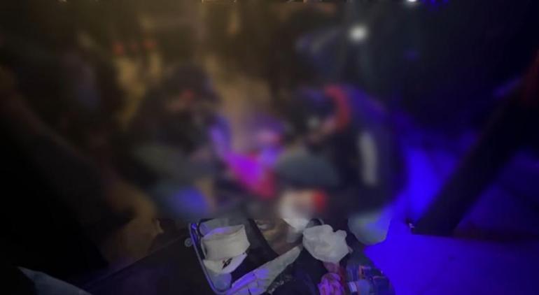 Beyoğlu'nda gece kulübünde akılalmaz görüntüler! Kafese koyup kırbaçladılar 2 beyoglunda gece kulubunde akilalmaz goruntuler kafese koyup kirbacladilar 0