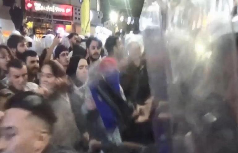 Beyoğlu'nda müsaadesiz yürüyüş arbedesi: 14 polis yaralandı,18 gözaltı 4 beyoglunda musaadesiz yuruyus arbedesi 14 polis yaralandi18 gozalti 2 OQOQOJIW
