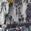 beyoglunda musaadesiz yuruyus arbedesi 14 polis yaralandi18 gozalti kKaNYKUY