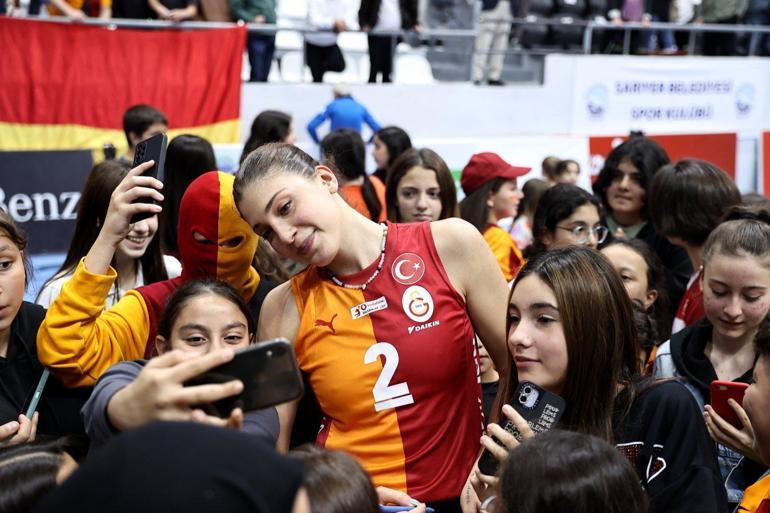 galatasaray seriye bagladi kaptan birincinin aydina buyuk ilgi 0 pefwEX7r