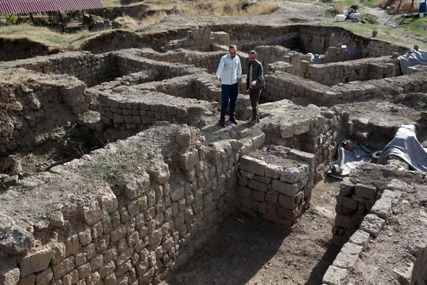 heyecanlandiran yeni kesif sarayin anahtari bulundu 19 ymtzmREO