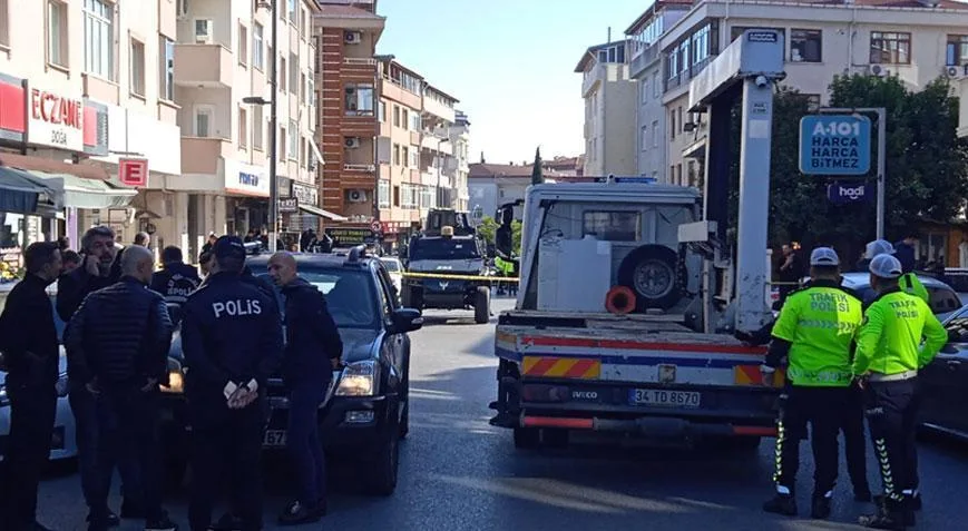 İstanbul'da polise çekiçli saldırı! 1'i polis 3 kişi yaralandı 1 istanbulda polise cekicli saldiri 1i polis 3 kisi yaralandi wdQWsDui jpg