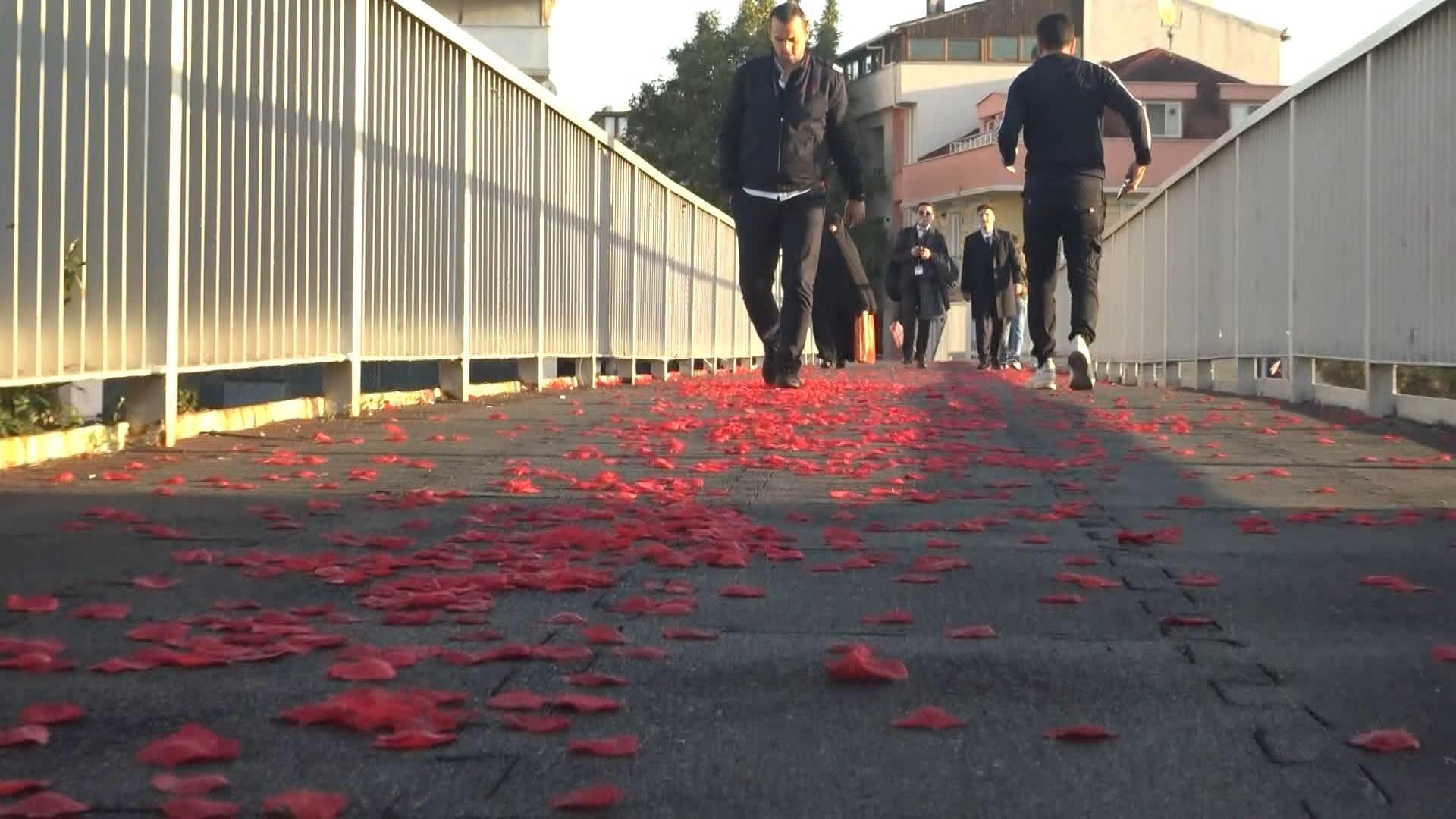 istanbullulari sasirtan romantizm kim yapmissa hos dusunmus birinci kere goruyorum 6 XCaPsiNv