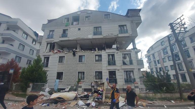 Kocaeli'de doğal gaz binanın üçüncü katını yok etti: 7 yaralı 2 kocaelide dogal gaz binanin ucuncu katini yok etti 7 yarali 0