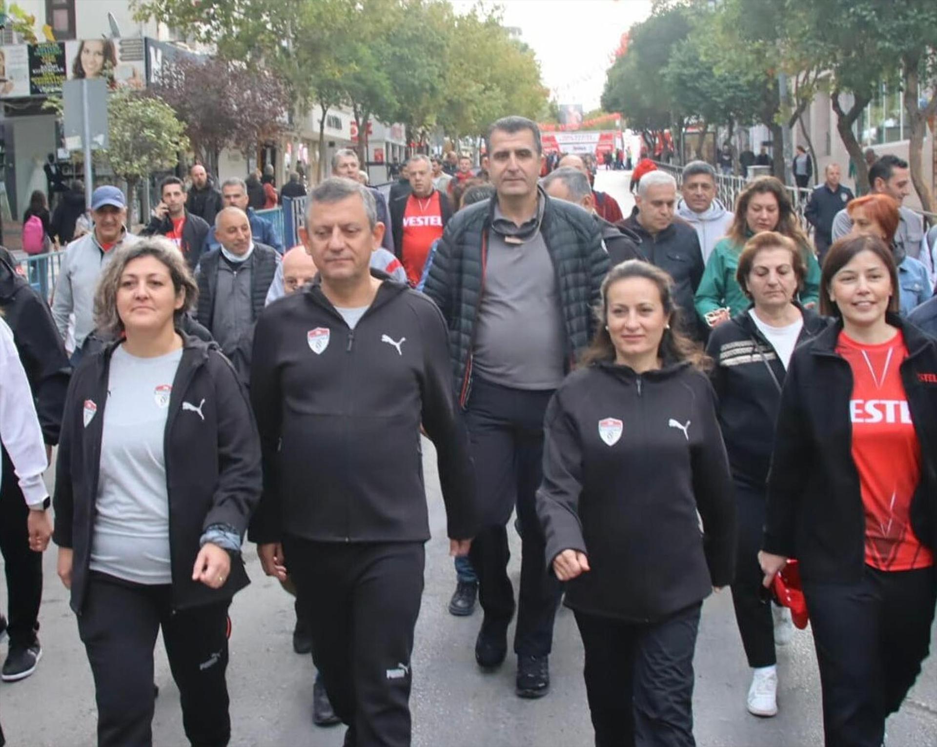 ozgur ozel yenidogan cetesinin uyelerini bir daha gun isigina cikarmamali 3 7N7YOaWE