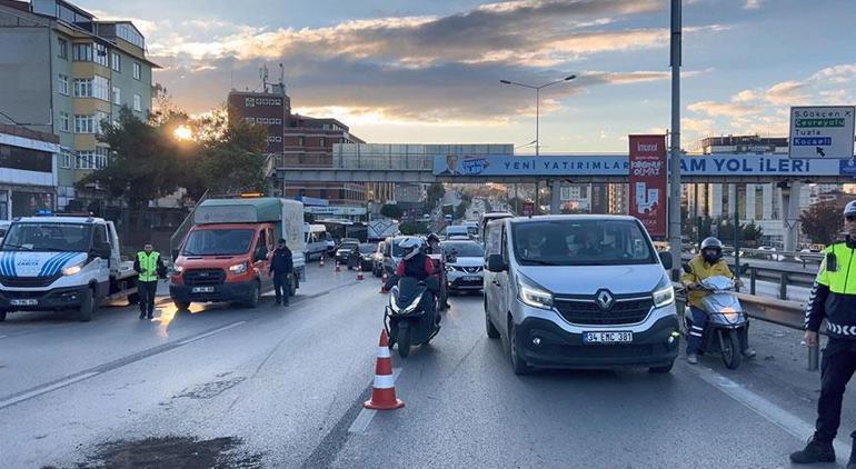 pendik d 100de kaza trafik durma noktasina geldi 0