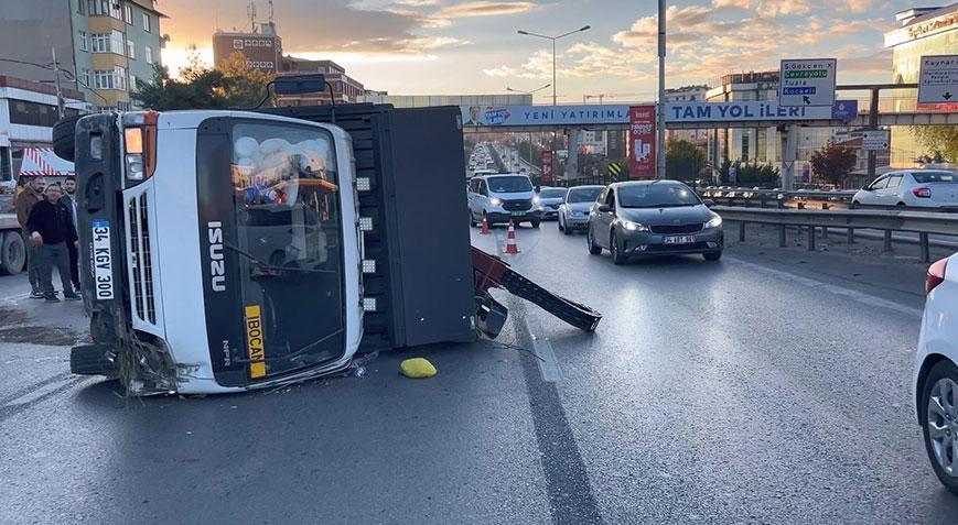 pendik d 100de kaza trafik durma noktasina geldi CViSjtQC