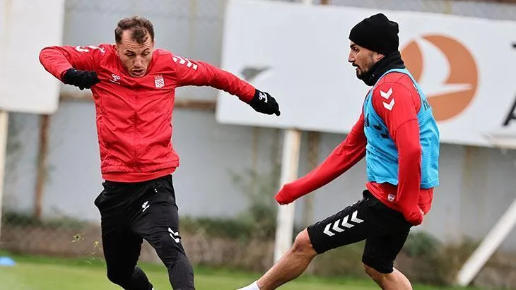 Sivasspor'da Adana Demirspor mesaisi başladı! 1 sivassporda adana demirspor mesaisi basladi ycDzP4tR jpg