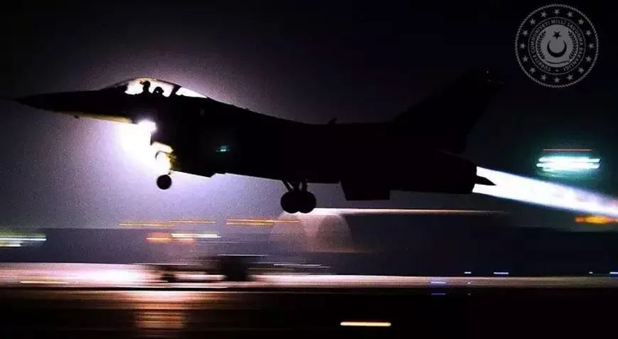 Son dakika! MSB sıcak gelişmeyi duyurdu! Suriye ve Irak'ta 32 terör maksadı imha edildi 1 son dakika msb sicak gelismeyi duyurdu suriye ve irakta 32 teror maksadi imha edildi t2p3VW8J jpg