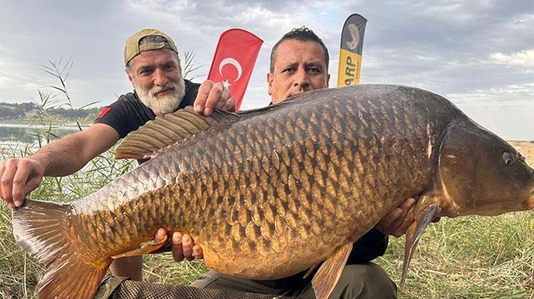 turkiyede rekor buyuklukte balik oltasina takildi bu vakte kadar hic tutulmamis 2