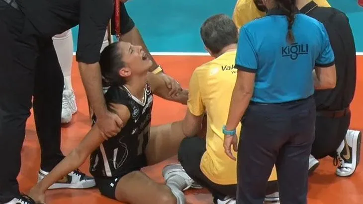 vakifbankta derya cebecioglu soku gozyaslarini tutamadi yF2Ct3Jx jpg