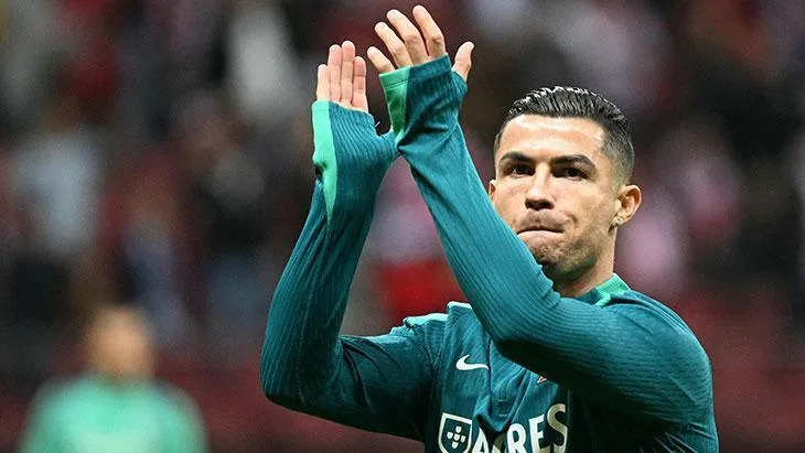 cristiano ronaldodan taraftara buyuk jest vJ2TERXG jpg