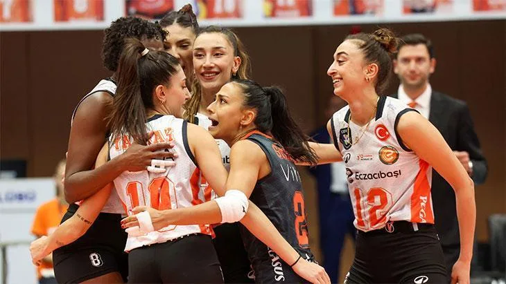 eczacibasinda simge akoz gercegi fenerbahce derbisinde kirik parmakla oynadi lsD1XTrs jpg