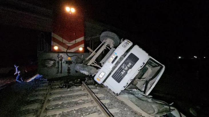 edirnede yolcu treni beton pompasi aracina carpti kGeIkvYt jpg