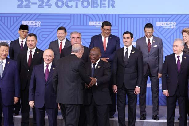 Erdoğan, BRICS Başkanlar Zirvesi’nde aile fotoğrafı çekimine katıldı 7 erdogan brics baskanlar zirvesinde aile fotografi cekimine katildi 5 yMr7jfca