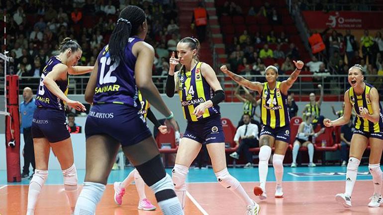 Fenerbahçe'nin hocasını tribüne çektiler! Eda Fazilet ve Aslı Kalaç'tan büyük fark 2 fenerbahcenin hocasini tribune cektiler eda fazilet ve asli kalactan buyuk fark 0 DrpytI3c