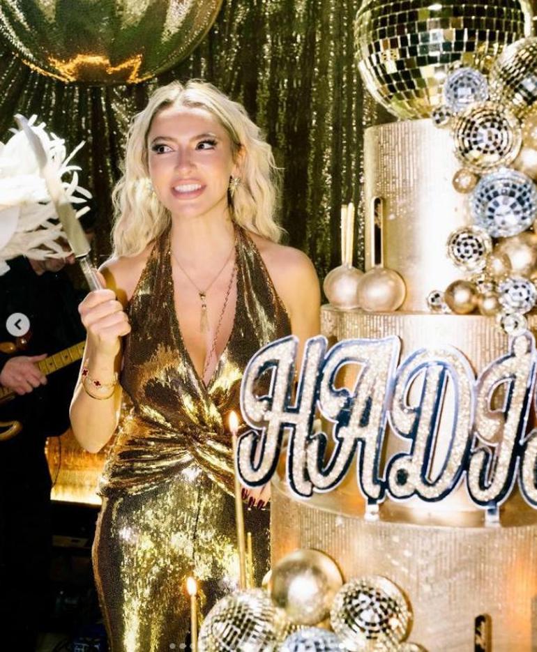 Hadise'nin doğum günü pastası olay oldu! Işıltılı kombini dikkat çekti 6 hadisenin dogum gunu pastasi olay oldu isiltili kombini dikkat cekti 4 GzeQLt8G