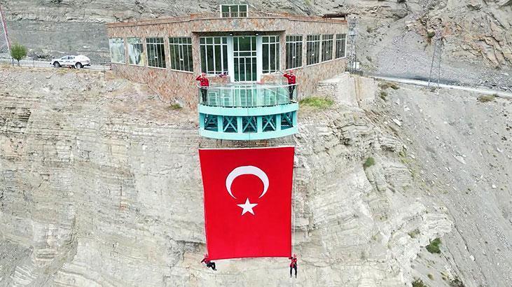 Jandarma SAK timlerinden Cumhuriyet'in 101. yıl dönümünde şov 3 jandarma sak timlerinden cumhuriyetin 101 yil donumunde sov 1