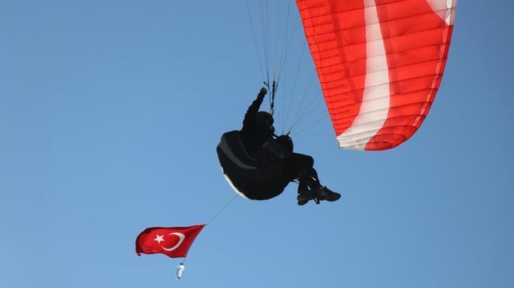 Türk bayrakları göklerde bu türlü dalgalandı! Dağın doruğundan uçtular 5 turk bayraklari goklerde bu turlu dalgalandi dagin dorugundan uctular 3 EiLjBZOR