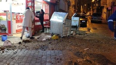 kadikoyde su sebekesi patladi fiskiran su metrelerce yukseldi 5 katli bina tahliye edildi YPVUeAya