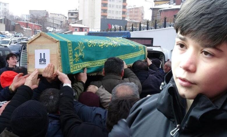 Sabit öğretmene gözyaşlarıyla veda! 'Onu çok özleyeceğiz' 1 sabit ogretmene gozyaslariyla veda onu cok ozleyecegiz dIyEXZ7s