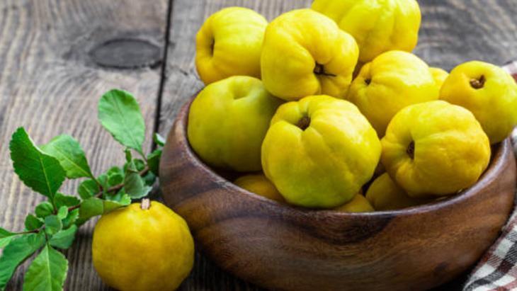 Ayvayı hep yanlış yemişiz! Tahta kaşık, tuz ve limonla boğazdan akıp gidiyor 8 ayvayi hep yanlis yemisiz tahta kasik tuz ve limonla bogazdan akip gidiyor 6 a6CipZzE