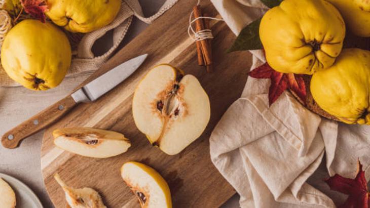 Ayvayı hep yanlış yemişiz! Tahta kaşık, tuz ve limonla boğazdan akıp gidiyor 9 ayvayi hep yanlis yemisiz tahta kasik tuz ve limonla bogazdan akip gidiyor 7 JFybTci1