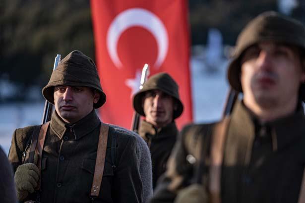 Birçok vilayetten ve ülkeden akın ettiler! Dondurucu soğuğa karşın binlerce kişi katıldı 13 bircok vilayetten ve ulkeden akin ettiler dondurucu soguga karsin binlerce kisi katildi 11 e8uhq6Pr