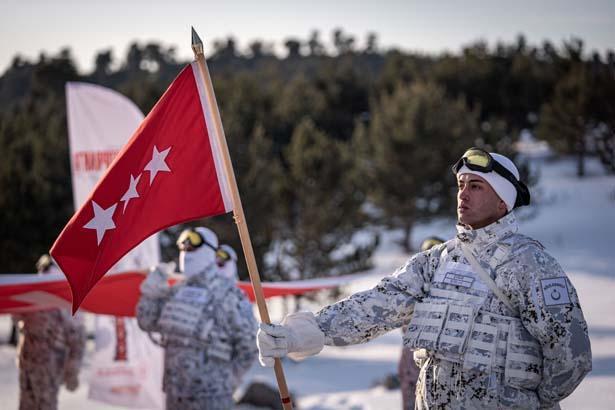 Birçok vilayetten ve ülkeden akın ettiler! Dondurucu soğuğa karşın binlerce kişi katıldı 7 bircok vilayetten ve ulkeden akin ettiler dondurucu soguga karsin binlerce kisi katildi 5 HUPErpMb