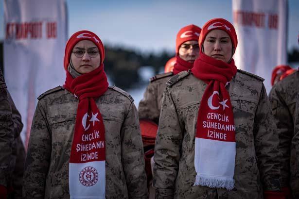 Birçok vilayetten ve ülkeden akın ettiler! Dondurucu soğuğa karşın binlerce kişi katıldı 8 bircok vilayetten ve ulkeden akin ettiler dondurucu soguga karsin binlerce kisi katildi 6 La2alGr4