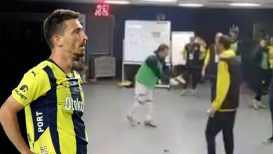 fenerbahcede mert hakan soyunma odasinda bagirdi arbede edin biraz hengame edin 2fCQEb1G