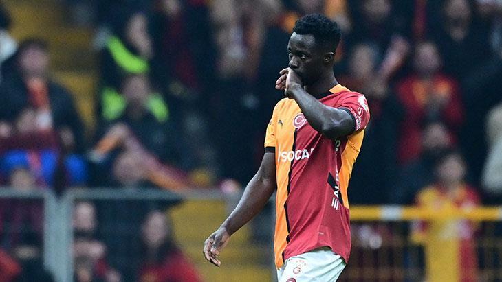 galatasaraydadavinson sanchezden hakem tepkisi DtUGaEJF