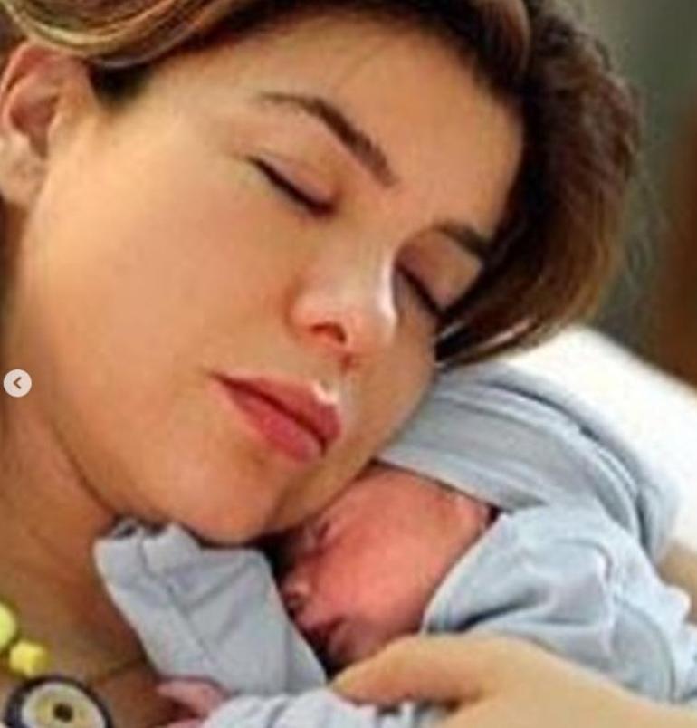 Gülben Ergen peş peşe paylaştı! 'Sen bana annelik tacını takanımsın...' 2 gulben ergen pes pese paylasti sen bana annelik tacini takanimsin 0 OVGRYbqm