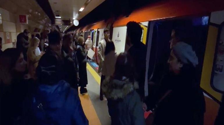 Kadıköy- Sabiha Gökçen Havalimanı metrosunda seferler durdu yoğunluk yaşandı 2 kadikoy sabiha gokcen havalimani metrosunda seferler durdu yogunluk yasandi 0