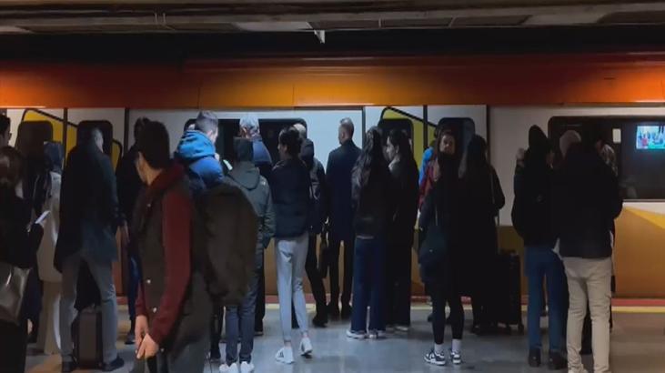 Kadıköy- Sabiha Gökçen Havalimanı metrosunda seferler durdu yoğunluk yaşandı 1 kadikoy sabiha gokcen havalimani metrosunda seferler durdu yogunluk yasandi NqrJEKw6
