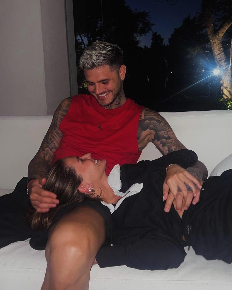 mauro icardi yeni askini paylasmalara doyamadi romantik pozlarini yayinladi 0