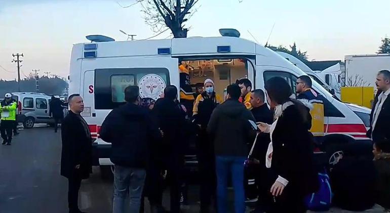 silivride feci kaza hafif ticari aracla yolcu minibusu carpisti 10 kisi yaralandi 0 I5p9AneX