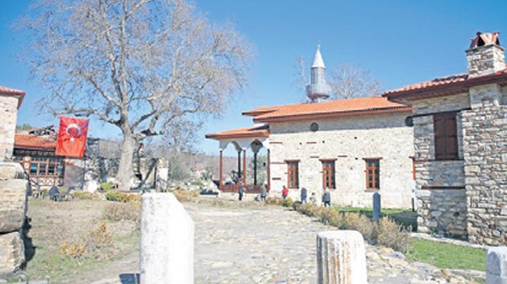 Stratonikeia’nın meydanı ayağa kalkıyor 1 stratonikeianin meydani ayaga kalkiyor epEqGj2O
