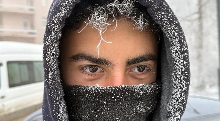 Termometre eksi 19 dereceyi gösterdi! Kaşları ve kirpikleri dondu 2 termometre eksi 19 dereceyi gosterdi kaslari ve kirpikleri dondu 0 4lCQYV8E