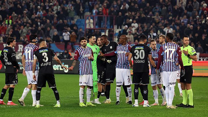Trabzon'da değişik anlar! Uğurcan Çakır penaltıyı kullanmak istedi, Şenol Güneş müsaade vermedi 6 trabzonda degisik anlar ugurcan cakir penaltiyi kullanmak istedi senol gunes musaade vermedi 4