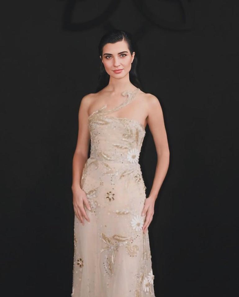 tuba buyukustun paris moda haftasina damga vurdu sade ve sik 0 Kgqa8WEj