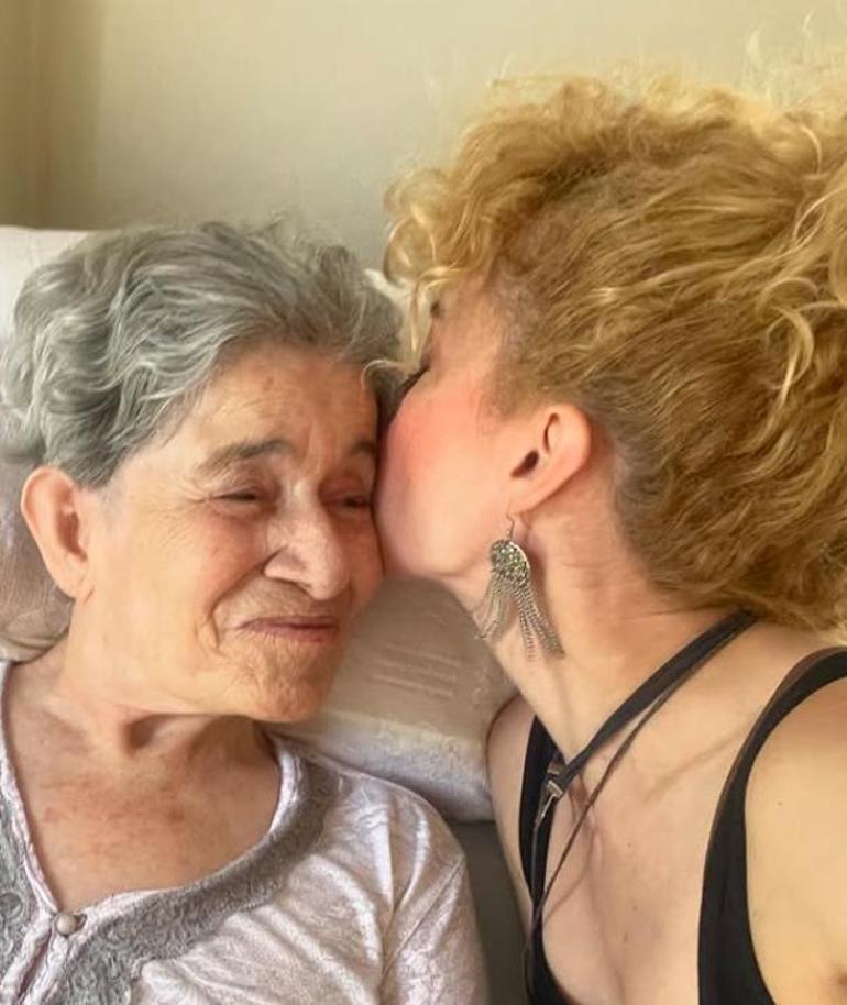 Ünlü oyuncu Açelya Topaloğlu'nun acı günü! Instagram hesabından paylaştı 3 unlu oyuncu acelya topaloglunun aci gunu instagram hesabindan paylasti 1