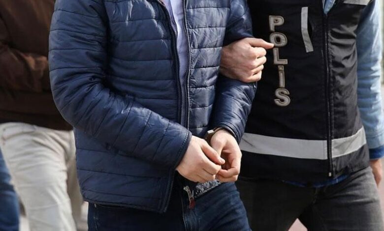 Yer: Osmaniye! Sahte içki üreten 1 kişi tutuklandı 1 yer osmaniye sahte icki ureten 1 kisi tutuklandi EmvgbMrt