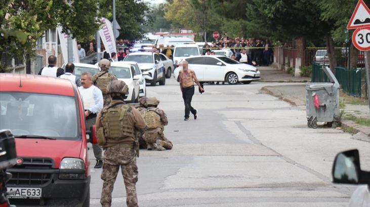 yer sakarya birinci vukuati degilmis eski polis sevgilisini bogazindan tekraren bicakladi 5tO54hv4