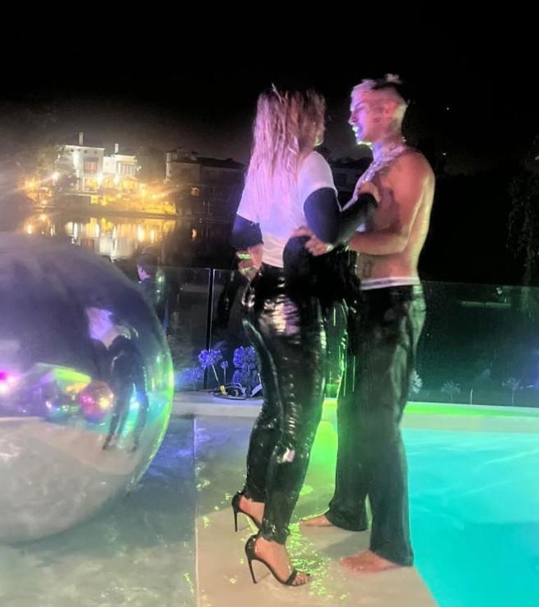 ayriliklari kisa surmustu wanda nara ve l ganteden romantik poz 0 YMEUeFut