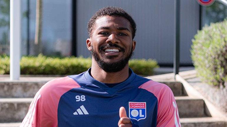 canli yeni transfer istanbul icin yola cikti super lig deviyle anlasti 3 t8E9FX3m