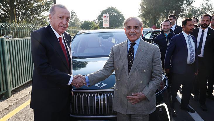 erdogan pakistan basbakani serife togg armagan etti 2W1SXhfr