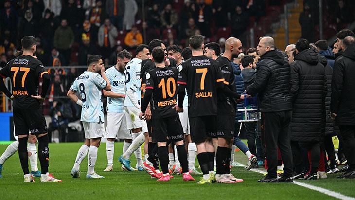 galatasaray adana demirspor maci dunya basininda gundem oldu turkiyede buyuk rezalet QuRZUyBW