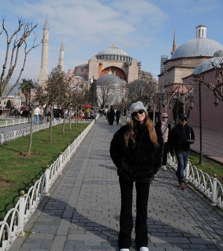 her gun yeni bir paylasim mauro icardi china suarez ile romantik pozunu yayinladi 0 EKgYpzNX